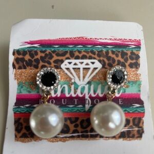 Elegant Black and Pearl Earrings